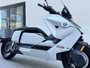 2023 BMW CE 04 LIGHT WHITE