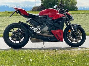 DUCATI STREETFIGHTER V2