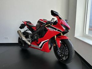 HONDA CBR 1000 RR FIREBLADE*ERSTE HAND*SCHECKHEFT GEPF
