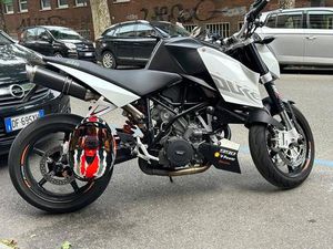 VENDO KTM 990 SUPER DUKE (2007 - 11) USATA A TREZZANO ROSA (CODICE 9885881) - MOTO.IT