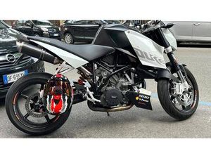 VENDO KTM 990 SUPER DUKE (2007 - 11) USATA A TREZZANO ROSA (CODICE 9885881) - MOTO.IT