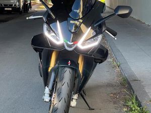 APRILIA RSV4 FACTORY WIE NEU