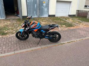 KTM DUKE 890