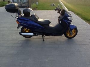 SUZUKI BURGMAN-250, 2000R. BLONIE