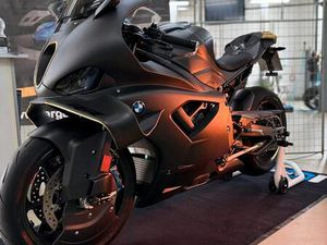 BMW M 1000 RR COMPETITION – UNIKAT IN VOLL-CARBON SC PROJEKT