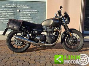 TRIUMPH STREET TWIN 900 VERDE