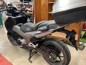 HONDA INTEGRA 750 S 3000€