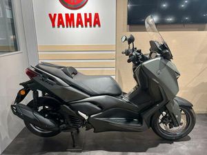 YAMAHA XMAX 125
