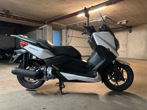 YAMAHA XMAX 250