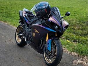 YAMAHA R1 RN22