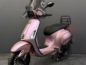 VESPA SPRINT E5 CUSTOM | NIEUW! | 12/2024 0KM! | FULL OPTION — SCOOTERS | VESPA — MARKTPLAATS