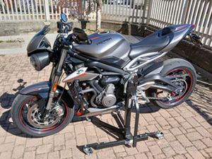 TRIUMPH STREET TRIPLE RS