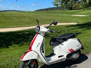 VESPA GTS 300 RACING SIXTIES