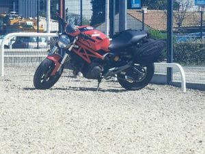 DUCATI MONSTER 696