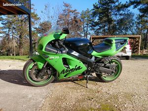 KAWASAKI ZX7R