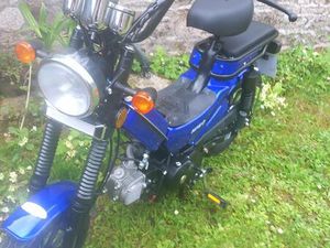 VENDS MOBYLETTE POLYMOBIL 50 CC TRÈS PEU ROULÉ