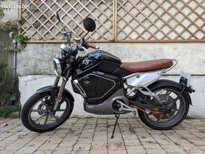 MOTO ÉLECTRIQUE 50 CC, VMOTO SUPER SOCO TC 50 - TRÈS BON ÉTAT – 1ÈRE MAIN – 2100 KM + 2ᵉ BATTERIE EN OPTION