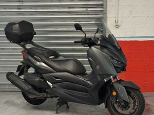 YAMAHA XMAX 400