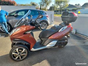VENDS SCOOTER PEUGEOT METROPOLIS 400M3