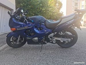 JE VENDS MOTO SUZUKI GSXF 750