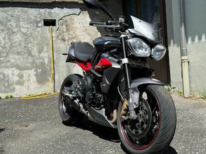 STREET TRIPLE R