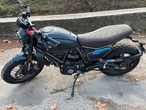 MOTO DUCATI SCRAMBLER NIGHT SHIFT