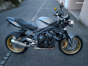TRIUMPH STREET TRIPLE 675 R