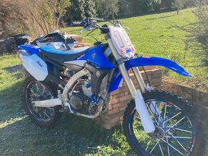 YZ-450-F + ACCESOIRES GRATUIT