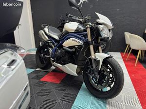 TRIUMPH SPEED TRIPLE 1050 – 2013 – ENTRETIEN TRIUMPH – CARBONE – PNEUS NEUFS