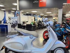 VESPA 946 SNAKE 125 CM3