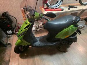 PIAGGIO ZIP 80CC MALOSSI PORSCHE GREEN — SCOOTERS | PIAGGIO — MARKTPLAATS