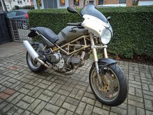 DUCATI 900 MONSTER