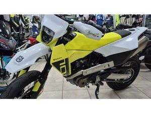 VENDO HUSQVARNA 701 SUPERMOTO (2026) NUOVA A SAN NICOLA LA STRADA (CODICE 9886563) - MOTO.IT