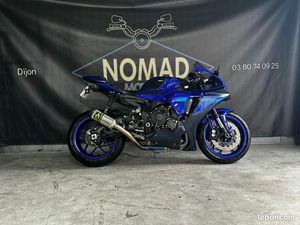YAMAHA R1