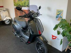 VESPA SPRINT 50 IGET // 2022 // NOTTE // BROM 45KM — SCOOTERS | VESPA — MARKTPLAATS