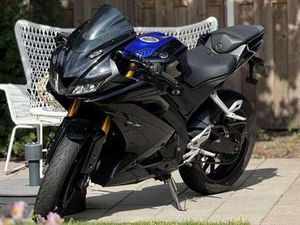 MONSTER-ENERGY-YAMAHA-MOTOGP-EDITION