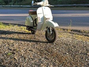 VESPA 125 PX – 1990 – MOTEUR ENTIÈREMENT REFAIT – EMBRAYAGE NEUF – EXCELLENT ÉTAT
