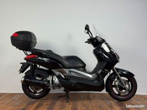 YAMAHA XMAX 250 + TOP CASE