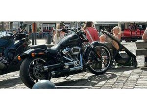 ② HARLEY DAVIDSON
