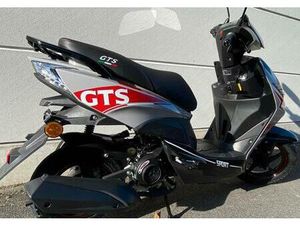② GTS SCIROCCO 50 CC 4TAKT 5MAAND OUD NOG IN GARANTIE