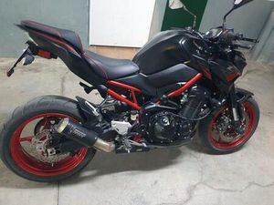 KAWASAKI - Z900 CON EXTRAS