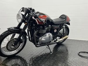 TRIUMPH CAFE RACER