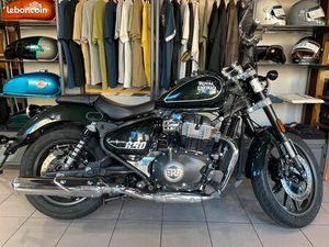 ROYAL ENFIELD SUPER METEOR 650 – ASTRAL GREEN