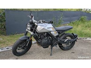 MOTO CROSSFIRE 500 CM3■2363KM TRÈS LÉGÈREMENT ÉVOLUTIFS■1ÈRE MAIN■PNEUS PIRELLI TUBELESS■ÉCRAN LCD■ÉCLAIRAGE FULL LED■ABS BOSH■POIDS 180KG