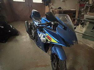 SUZUKI GSX-R 125 CANTON GRISONS -