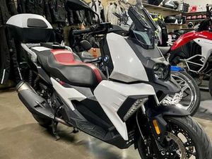 BMW MOTORRAD C 400 X ABS TOPPBOX HANDVÄRME BMW MOTORRAD