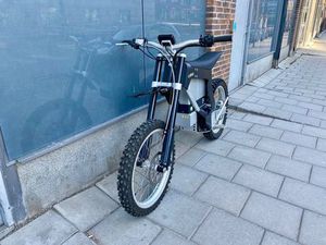 CAKE KALK& VÄGREGGAD LÄTT MOTORCYKEL - PRIS INKL MOMS