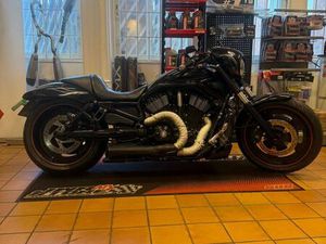 HARLEY-DAVIDSON NIGHT ROD MOTIVLACKERAD