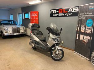 PIAGGIO X9 500 NY- BESIKTIGAS NY SERVAD NY BROMSBELÄGG FRAM