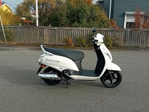 SUZUKI ADRESS 125 - SÅ GOTT SOM NY.